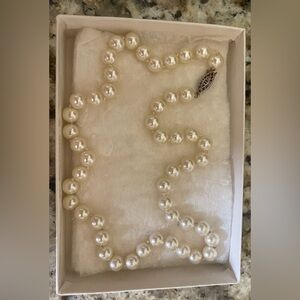 🦪 Set of White/Ivory Pearls 18" length, 10mm with Finesse Clasp